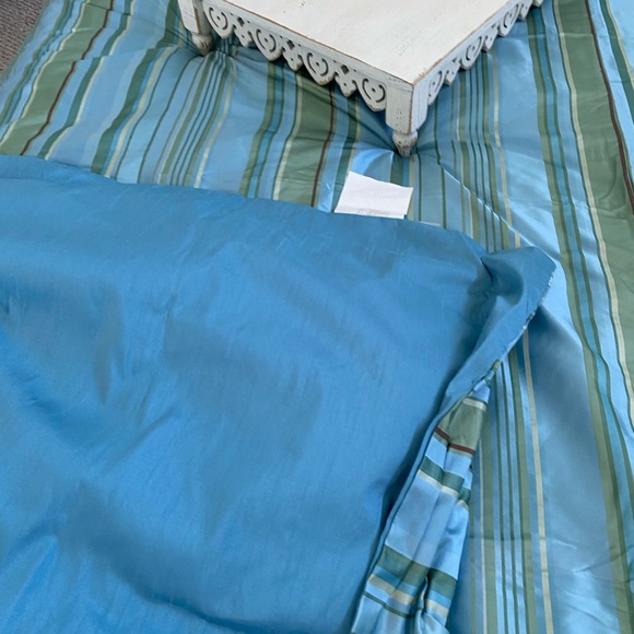 Full Queen Duvet and Shams Sandy Wilson. Used on guest bed only!! - Picture 11 of 14